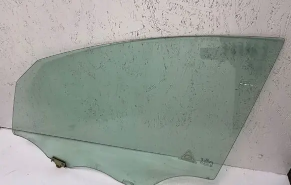 KIA Carens III Front door window glass four-door