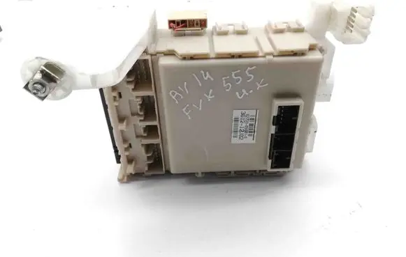 Toyota Avensis T270 Central body control module 8273005680