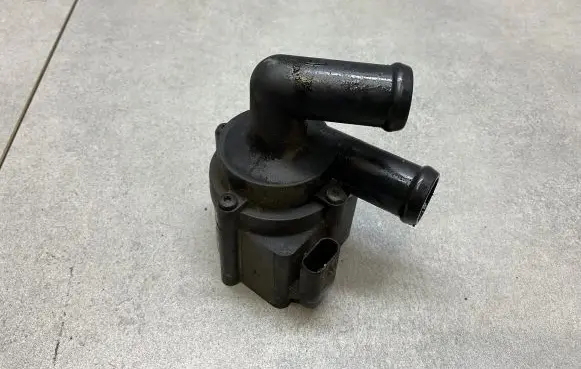 Volkswagen Jetta VI Electric auxiliary coolant/water pump 5N0965561