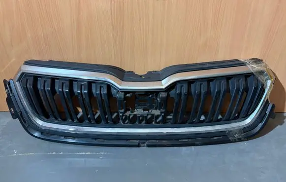 Skoda Kamiq Front bumper upper radiator grill 658853653