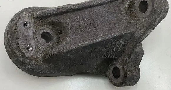 Volvo C70 Engine mounting bracket 9186828