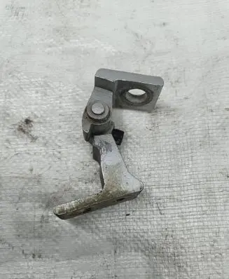Skoda Yeti (5L) Rear door upper hinge 8K0831402A