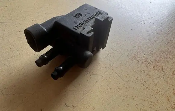 Renault Laguna I Vacuum valve 