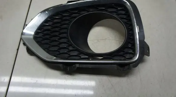 KIA Sorento Front fog light trim/grill