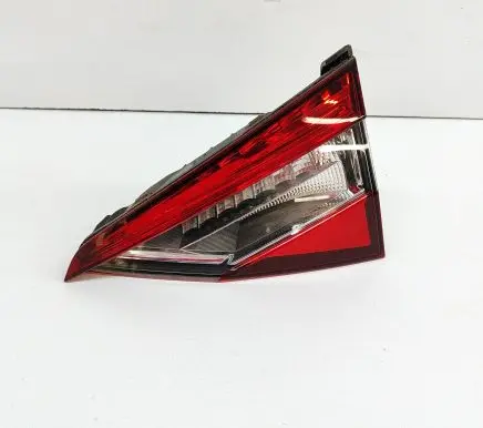 Tailgate rear/tail lights
