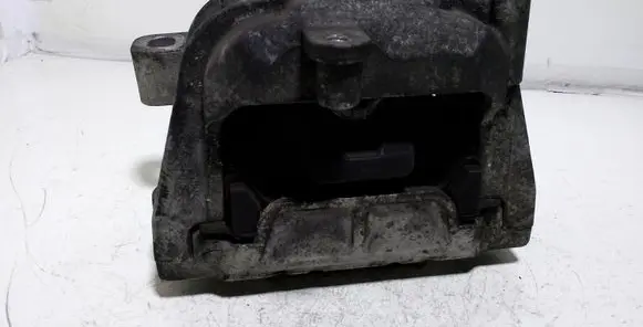 Volkswagen PASSAT B6 Engine mount bracket 1K0199262