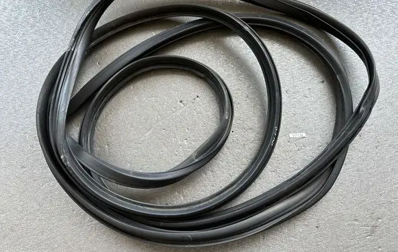 Nissan Patrol Y60 Front door rubber seal 8083001J00