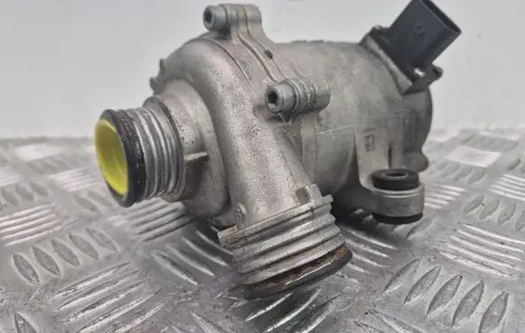 BMW 3 F30 F35 F31 Water pump 7597715