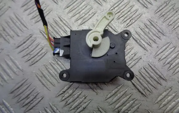 Renault Koleos II A/C air flow flap actuator/motor 5027523750B