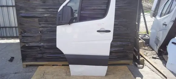 Mercedes-Benz Sprinter W906 Front door 