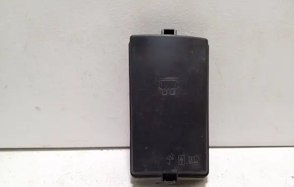 Audi TT TTS RS Mk3 8S Fuse box cover 5Q0937132A