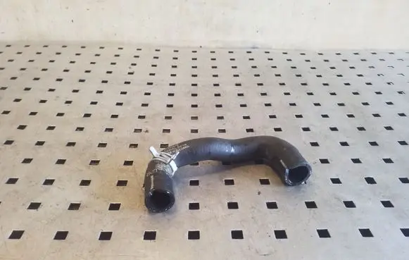 Volvo XC90 Engine coolant pipe/hose 31493272