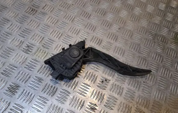Ford Fusion II Accelerator throttle pedal DG9C9F836AC