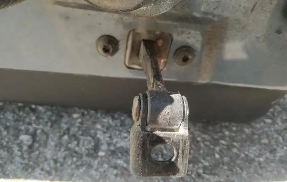 Skoda Octavia Mk2 (1Z) Rear door check strap stopper