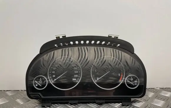 BMW 5 F10 F11 Speedometer (instrument cluster) 9227613