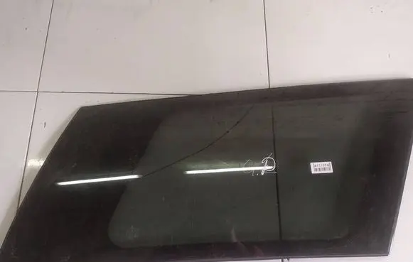 Mitsubishi Grandis Rear side window AS3