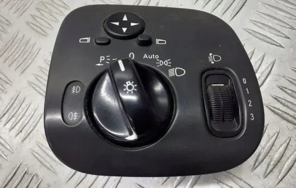 Mercedes-Benz C W203 Headlight level height control switch A2035450604