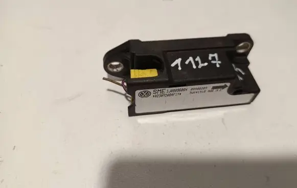 Volkswagen PASSAT B5 Airbag deployment crash/impact sensor 1J0909606N 09980209 5WK41910