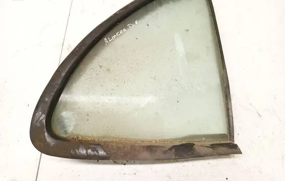 Nissan Almera Rear side window as2