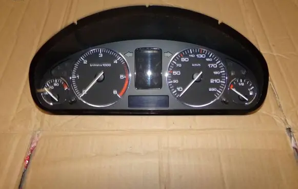 Peugeot 407 Speedometer (instrument cluster) 9646465480