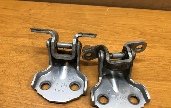 Subaru Impreza II Rear door hinge set 