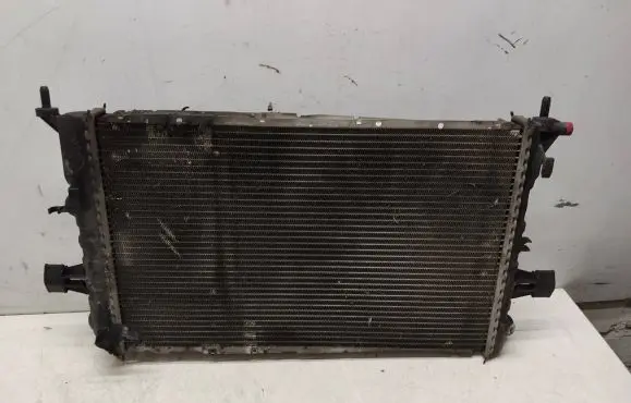 Opel Zafira A Coolant radiator 09157937