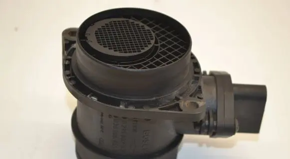 Volkswagen Golf V Mass air flow meter 038906461B 0281002531
