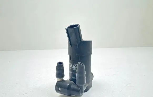 Ford Focus Windscreen/windshield washer pump 1S7117K624FE T655C