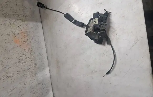 Renault Laguna III Front door lock 805010001R