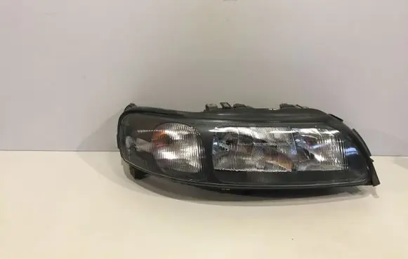 Volvo XC70 Headlight/headlamp 8693548 89007898