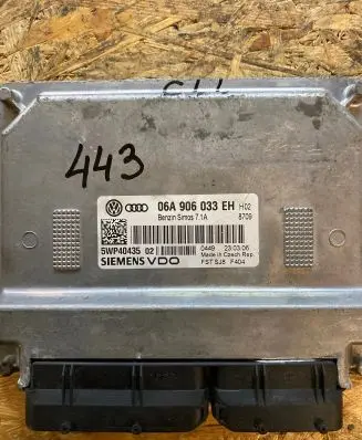 Audi A3 S3 8P Engine control unit/module 06A906033EH 5WP40435
