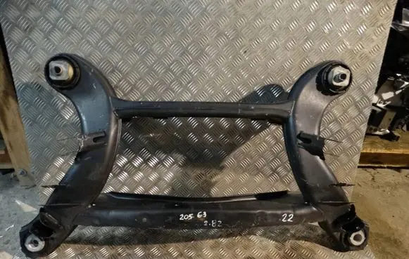 Mercedes-Benz C W205 Engine mounting bracket