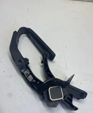Mercedes-Benz C W203 Accelerator throttle pedal A2033000104