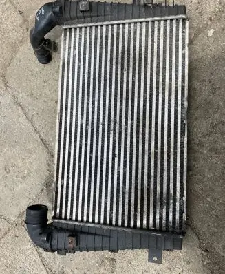 Opel Zafira B Intercooler radiator 13223395 P978482184