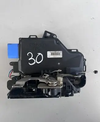 Volkswagen Caddy Front door lock 3D1837015