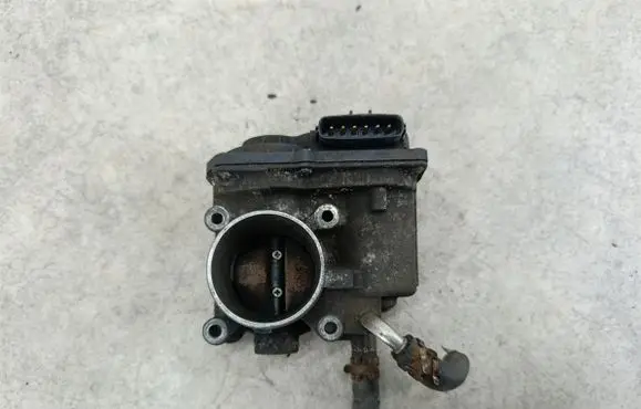 Toyota Corolla Verso E121 Throttle body valve 220300D021