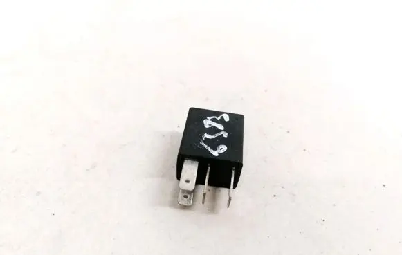 Opel Zafira A Other relay 90229206