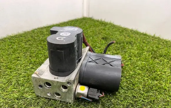 Mercedes-Benz S W221 Hydraulic servotronic pressure valve A2213200358