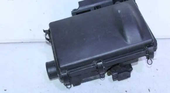 Toyota Prius (XW20) Air filter box 2220422010