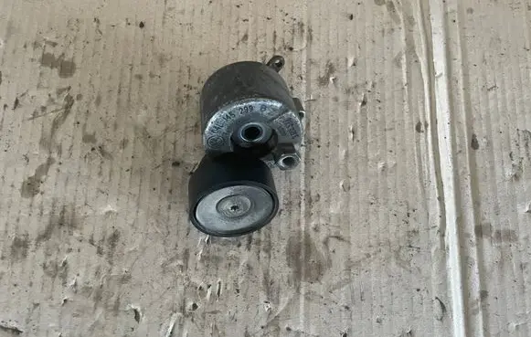 Volkswagen Transporter - Caravelle T6 Generator/alternator belt tensioner 04L145299B