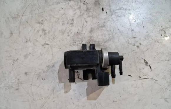 Mercedes-Benz B W245 Turbo solenoid valve A0051535528