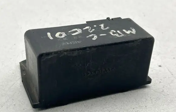 Mercedes-Benz C W203 Glow plug pre-heat relay