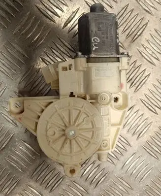 Mercedes-Benz E W212 Front door window regulator motor A2048200142 971219100