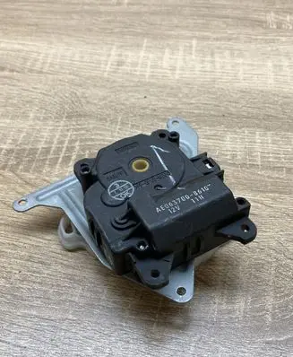 Toyota Avensis T250 Air flap motor/actuator AE0637008610