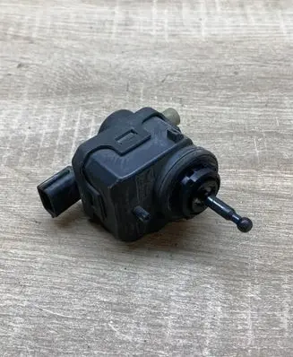Volvo S40, V40 Headlight level adjustment motor 007878