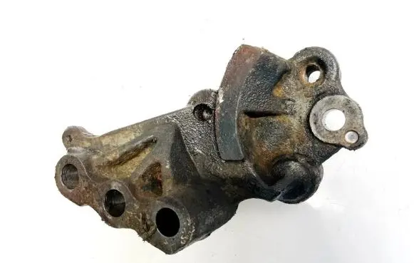 Honda CR-V Engine mounting bracket