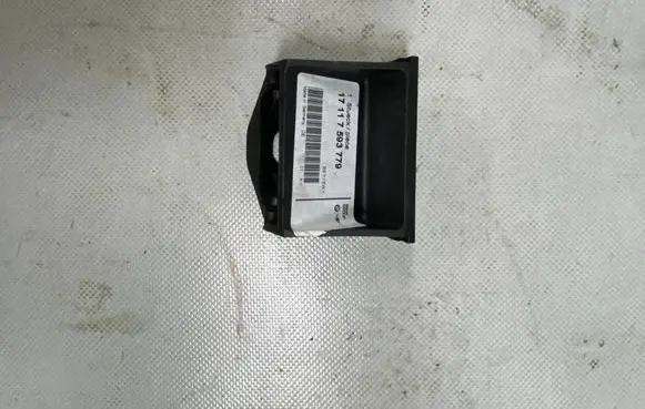 Radiator mount bracket