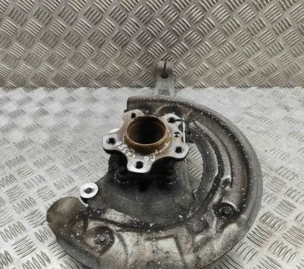BMW 5 G30 G31 Front wheel hub 6884382