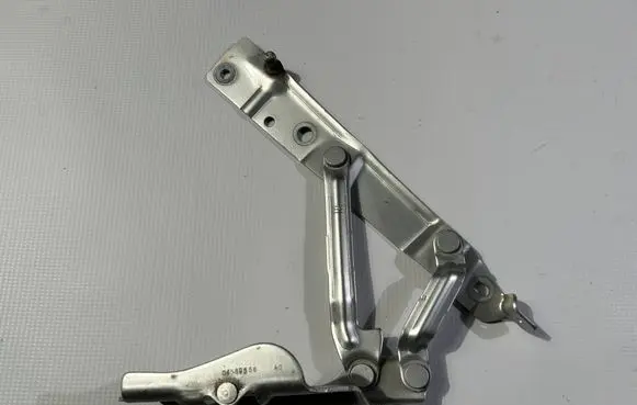 Dodge Challenger Tailgate/trunk/boot hinge 42075863