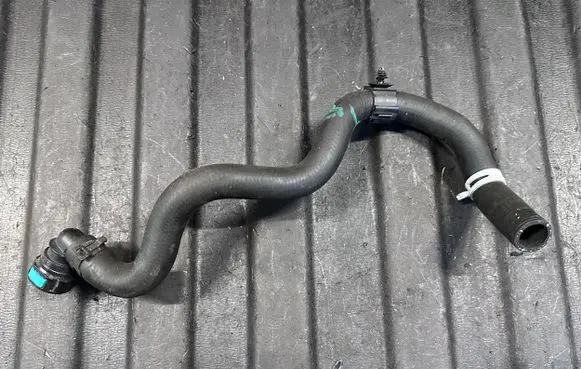 Land Rover Discovery 5 Engine coolant pipe/hose FPLA8K576CA CV1KA